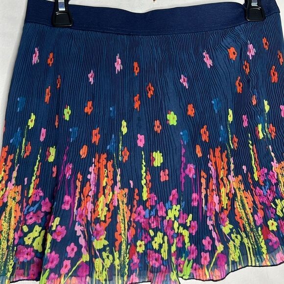 Aeropostale Navy Floral Pleated Skirt - Picture 6 of 6